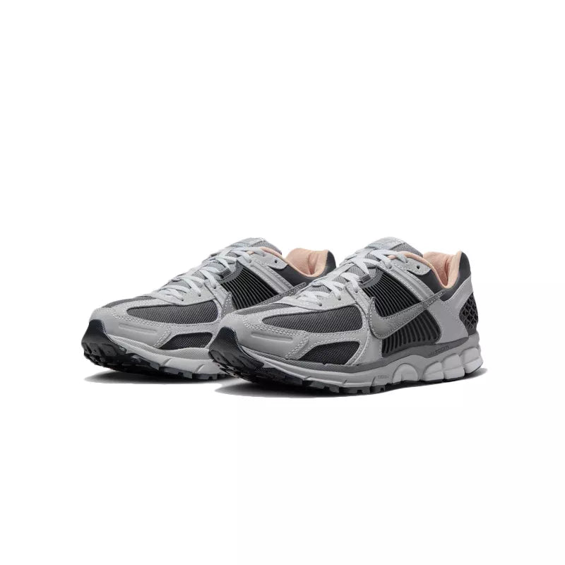 Basket Nike ZOOM VOMERO 5