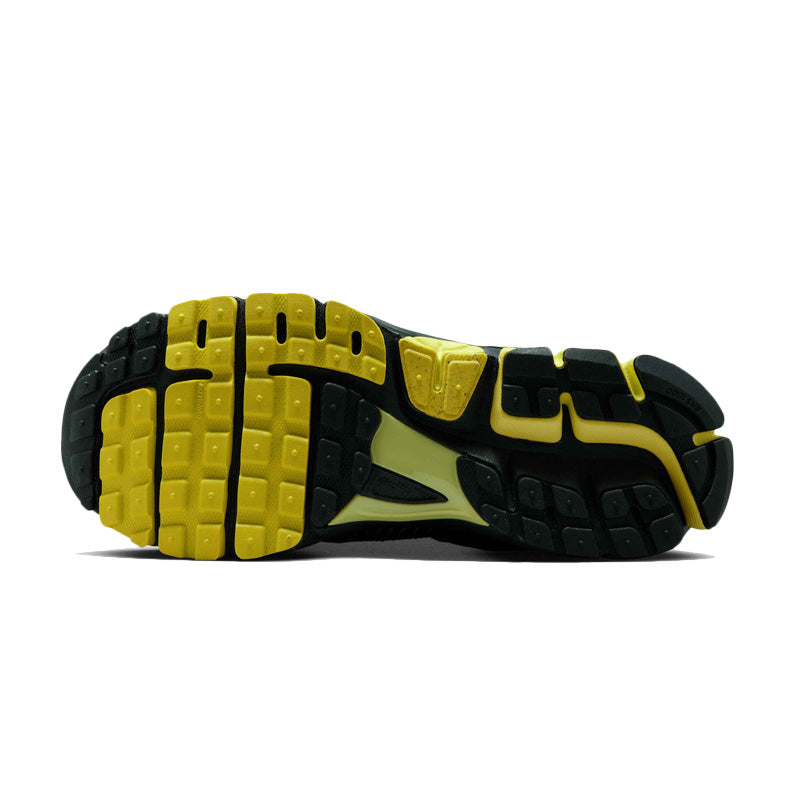 Basket Femme Nike ZOOM VOMERO 5