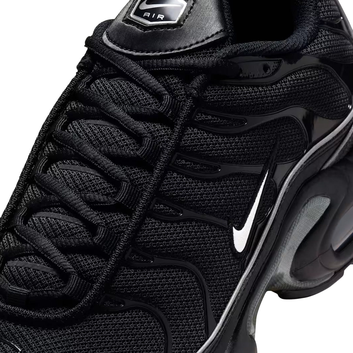 Basket Homme Nike AIR MAX PLUS TN