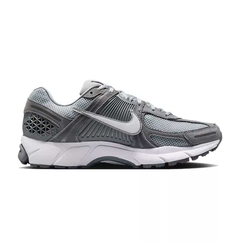 Basket Nike ZOOM VOMERO 5