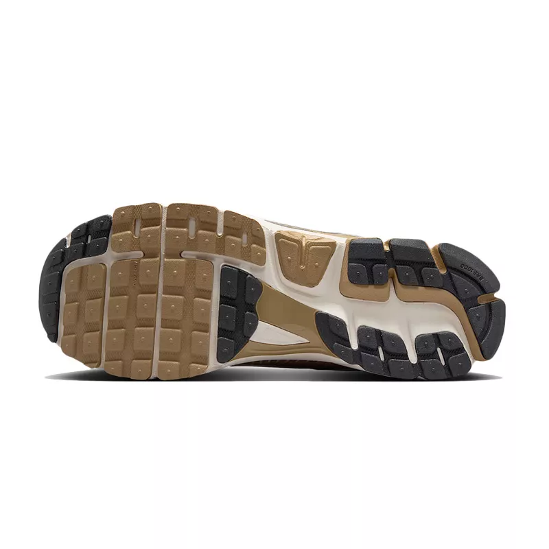 Basket Nike ZOOM VOMERO 5