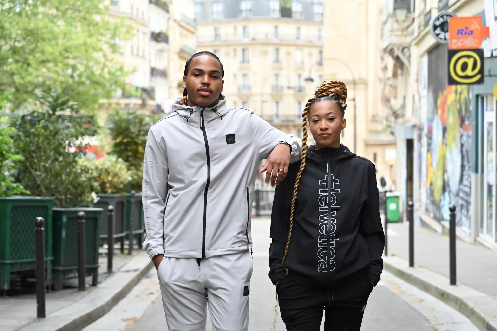 Découvrez nos nouveautés exclusives Helvetica : des outfits incroyables pour cet été