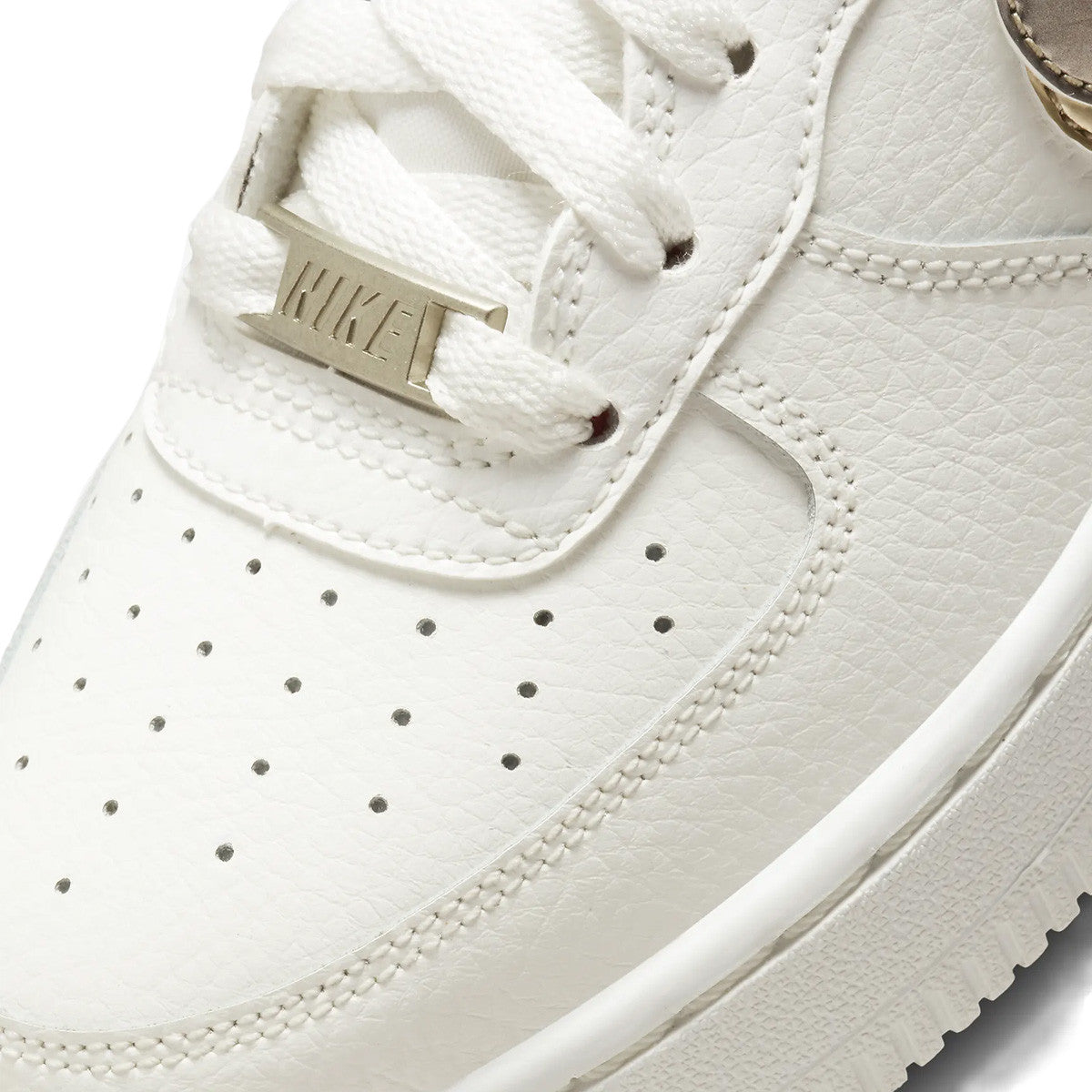 Basket Nike AIR FORCE 1 LV8 Junior