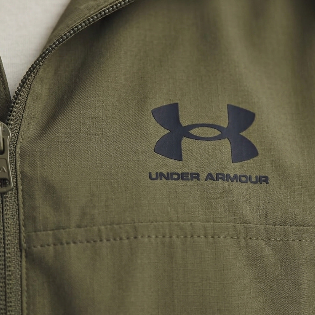 Chaqueta Under Armour RIVAL WOVEN WINDBREAKER