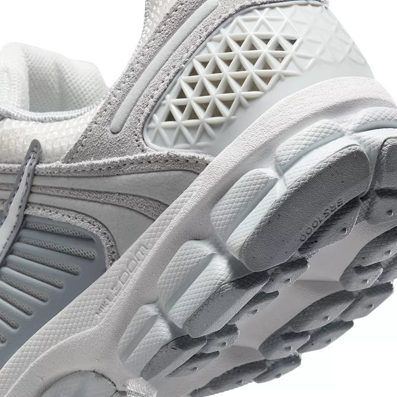 Basket Nike ZOOM VOMERO 5