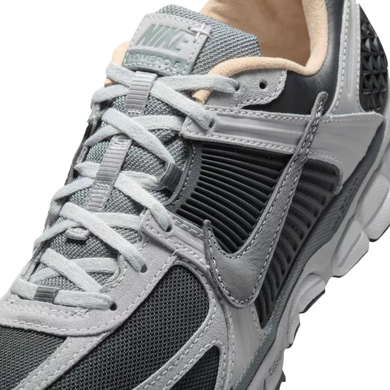 Basket Nike ZOOM VOMERO 5