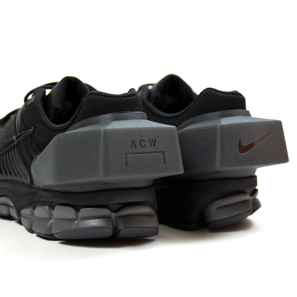 Baskets Nike ZOOM VOMERO 5 - Ref. AT3152-001