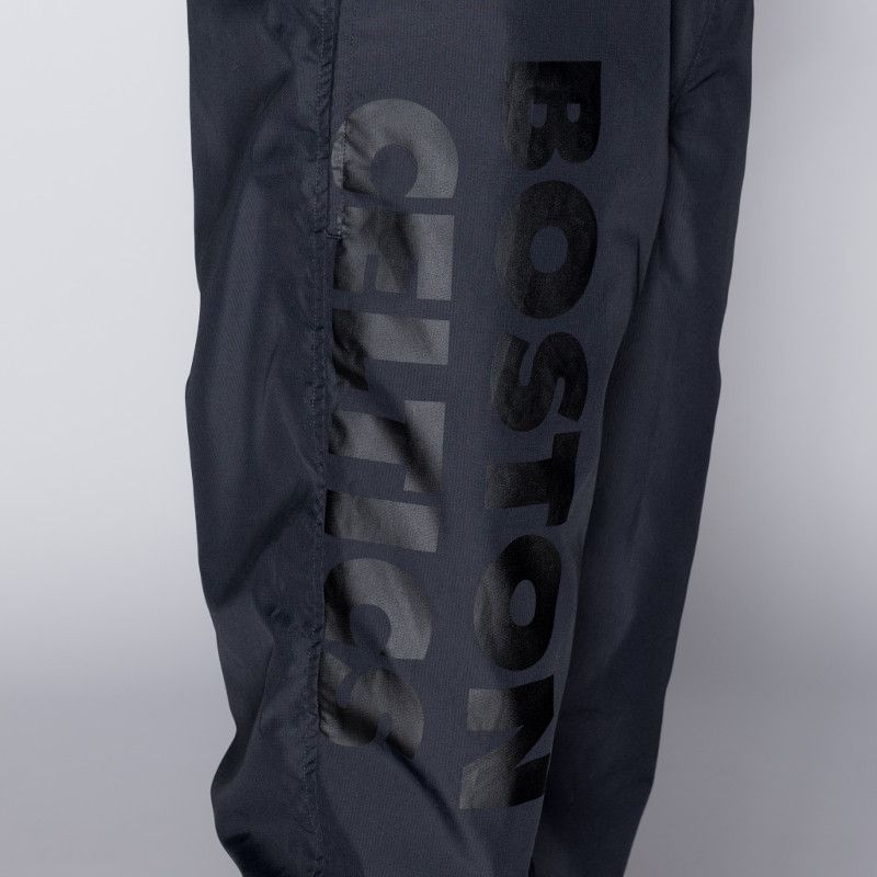 Pantalons de survêtement New Era NBA VERTICAL WORDMARK JOGGER BOSCEL