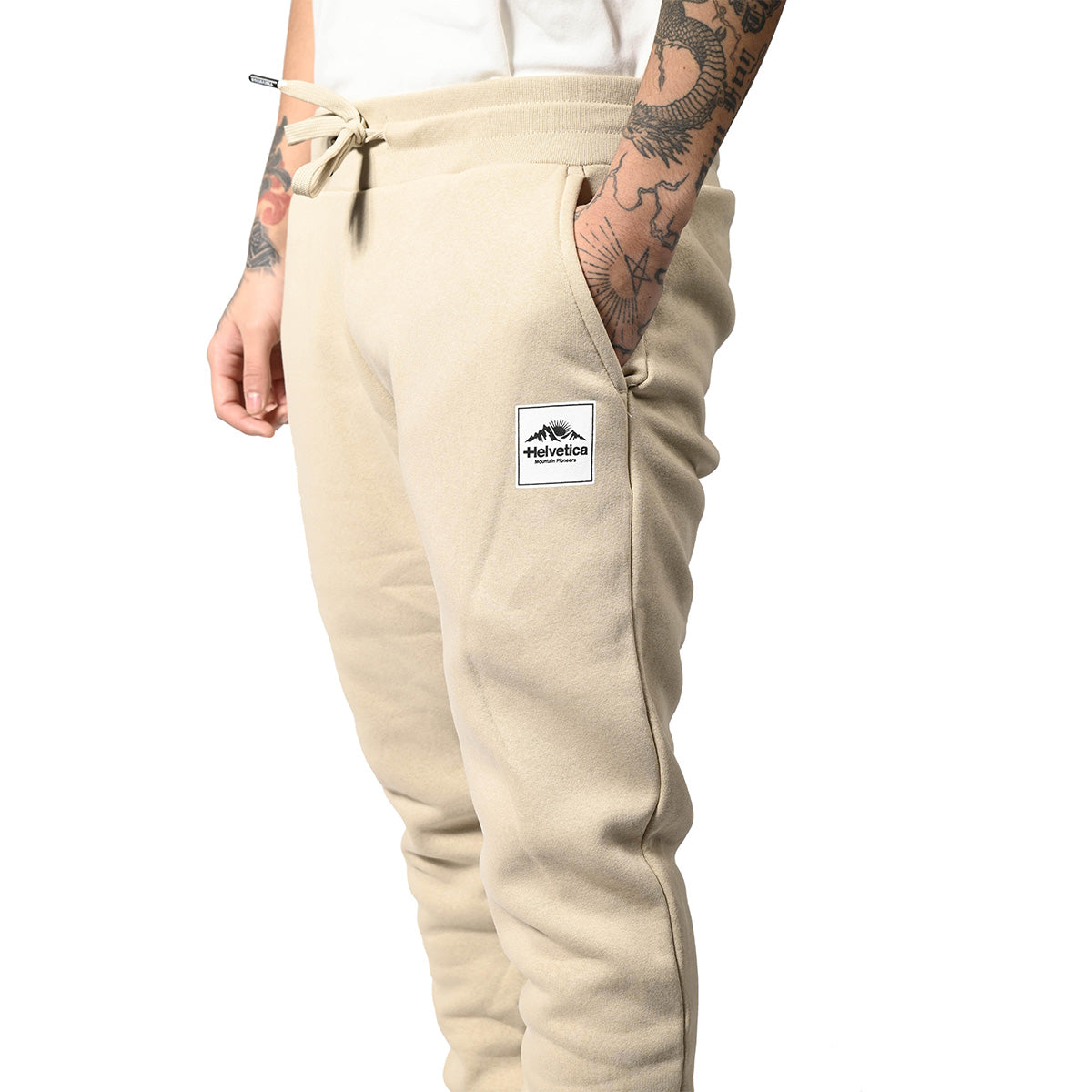 Pantalones deportivos AKINS Helvética